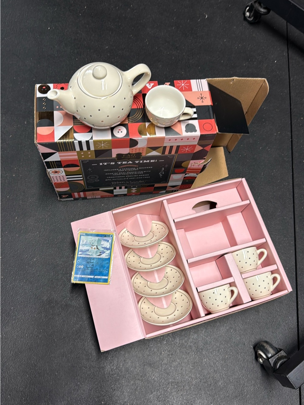 Tea Set - Picture 2 of 4